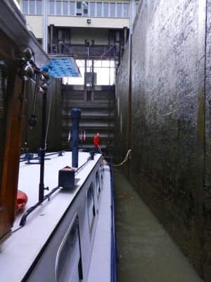 The guillotine lock lowered us down to the River Soane.