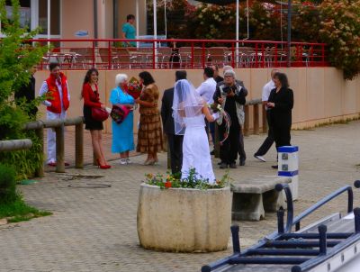Hoop Doet Leven will be immortalized in this couple's wedding album.
