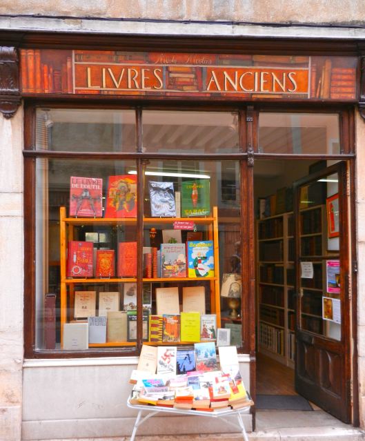 French bookstores are almost as common as dog groomers, driving schools and tabacs.