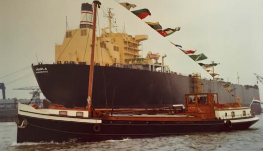 Hoop Doet Leven in her working girl days. The granddaughter of Hoop's original owner emailed us a set of family photos.