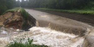 The wall of the Canal de Briare, where we had planned to travel toward Paris, collapsed, dumping the canal onto a farmer's field.